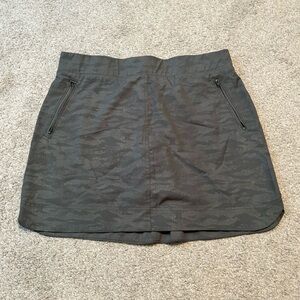 Orvis Women's Travel Skort Skirt Stretch Inner Shorts Green Size S Camo